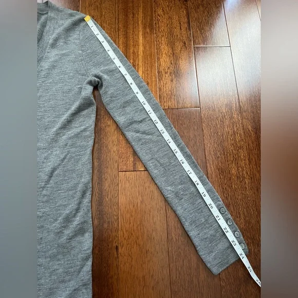 NWOT Banana Republic Grey Merino Wool Sweater - Picture 7 of 8